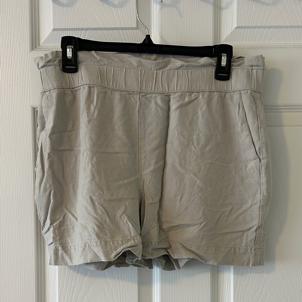 Vero Moda Women's Beige Shorts